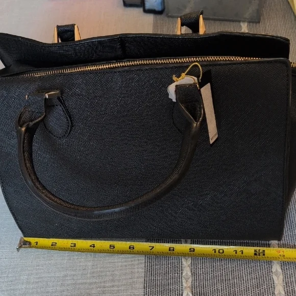 Bebe Black Star-Patterned Tote Bag - Picture 8 of 10